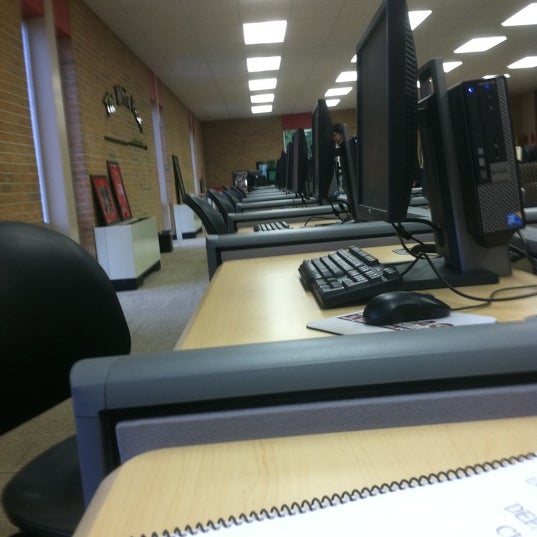 Adjectives describing places. Не говори нет постер. Не говори нет постер. Write place. Describing places пример.