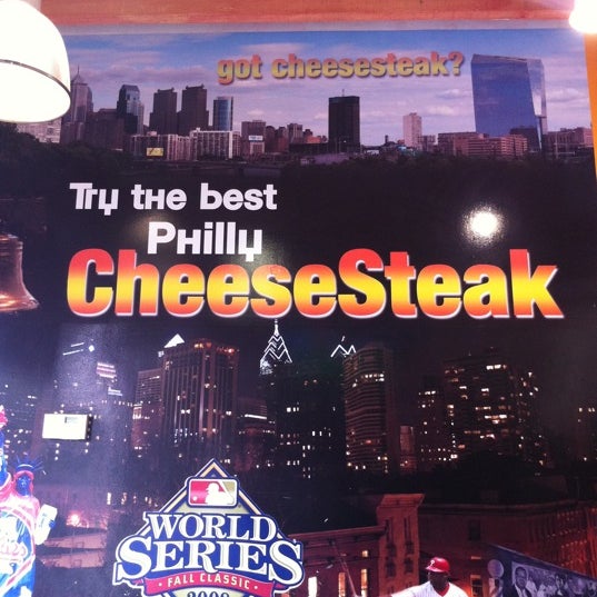 Foto tomada en Philly&#39;s Cheese Steaks &amp; Grill  por Benjamin B. el 9/28/2011