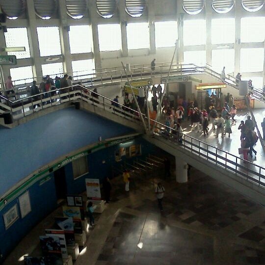 Metro San Lazaro Lineas 1 Y B Metro Istasyonu