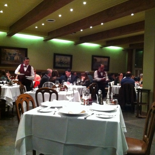 Foto diambil di Sotito&#39;s Restaurant oleh Javier 2. pada 9/22/2011