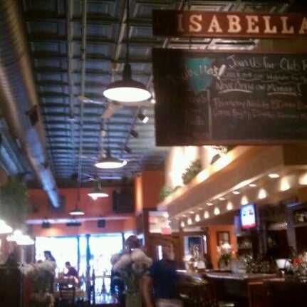 Photo prise au Isabella&#39;s Taverna &amp; Tapas Bar par Ed M. le1/11/2012