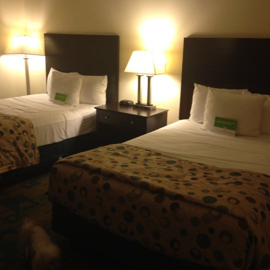 Foto tirada no(a) La Quinta Inn &amp; Suites Dallas Plano West por Joni S. em 7/22/2012