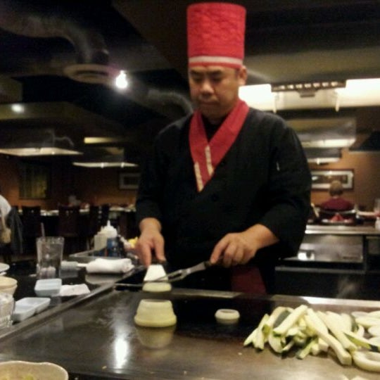 Foto scattata a Tokyo Steakhouse And Sushi Bar da Lindsay P. il 1/30/2012