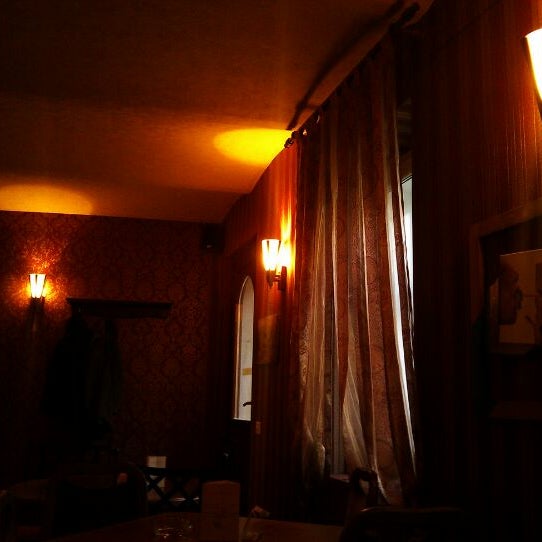 รูปภาพถ่ายที่ TeaSpot Cafe โดย Claudiu R. เมื่อ 1/21/2012