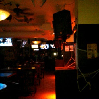 รูปภาพถ่ายที่ Duffy&#39;s Tavern &amp; Grille โดย Courtney R. เมื่อ 10/23/2011