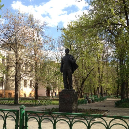 Фото Памятники Молодым