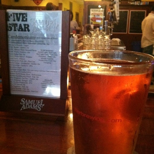 Foto scattata a Five Star Tavern da Rebecca il 8/14/2012