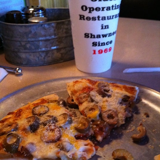 Photo taken at Old Shawnee Pizza &amp; Italian Kitchen by Jackie on 8/11/2011