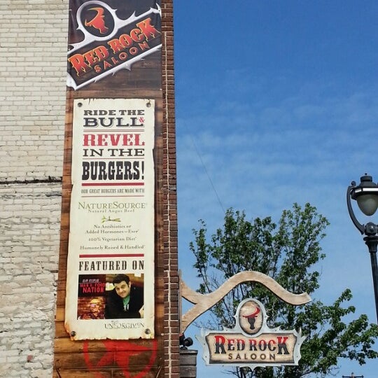 Das Foto wurde bei Red Rock Saloon von Don S. am 9/2/2012 aufgenommen