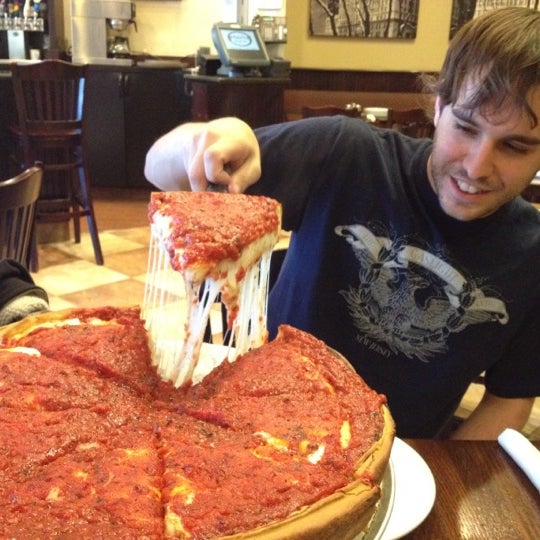 5/20/2012에 Chase S.님이 Patxi&#39;s Pizza에서 찍은 사진
