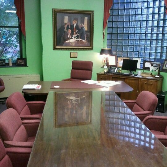 Foto diambil di Mayor&#39;s Office oleh Brian G. pada 10/10/2011