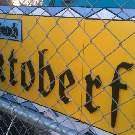 10/9/2011にᴡ W.がOB Oktoberfestで撮った写真
