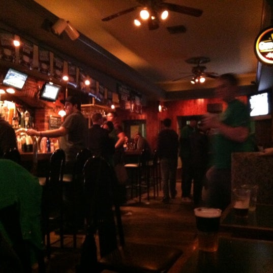 Снимок сделан в Murphy&#39;s Tavern пользователем Samantha N. 3/18/2012