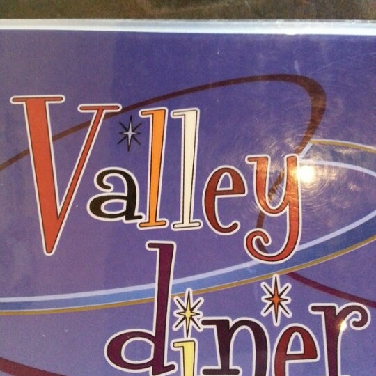 Foto tirada no(a) Valley Diner por Patrick G. em 9/4/2012