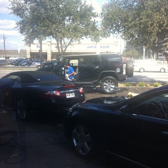10/22/2011にLiz H.がSoap Hand Car Wash &amp; Detailで撮った写真