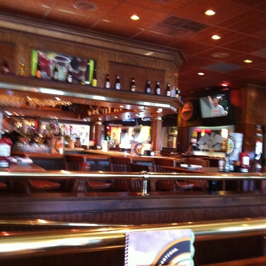 Photo taken at Bennigan&#39;s Grill &amp; Tavern by cheryl l. on 9/11/2011