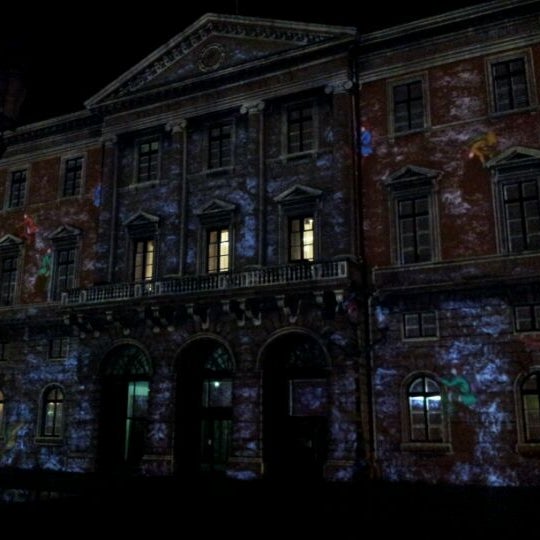 รูปภาพถ่ายที่ Hôtel de Ville d&#39;Annecy โดย Brice_o เมื่อ 11/26/2011