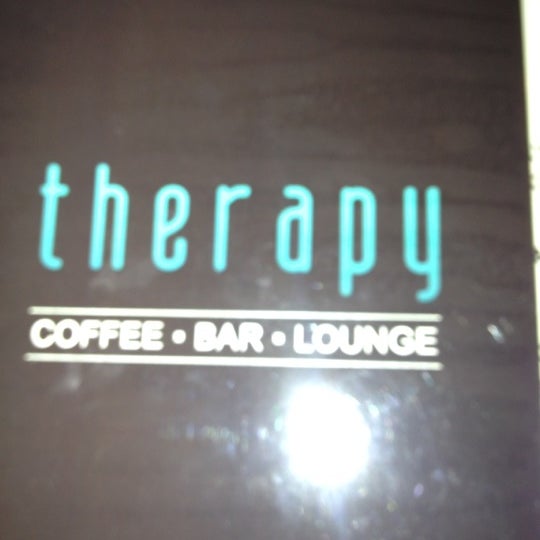 Foto tomada en Therapy Lounge  por Tiffany R. el 4/22/2012