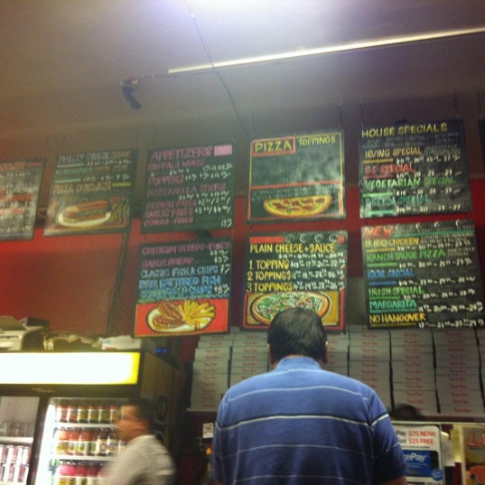 รูปภาพถ่ายที่ Irving Street Pizza โดย Ghost เมื่อ 7/2/2012