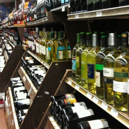 1/9/2012에 Cattareya S.님이 Grand Wine &amp; Liquors에서 찍은 사진