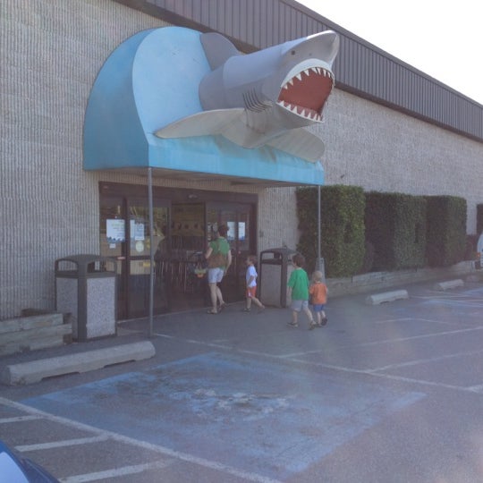 Photo taken at That Fish Place - That Pet Place by Richard P. on 5/31/2012