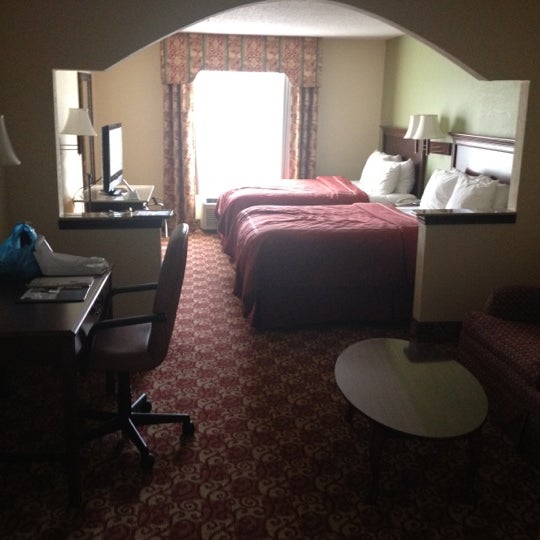 Photos At Comfort Suites 2621 N Columbia St