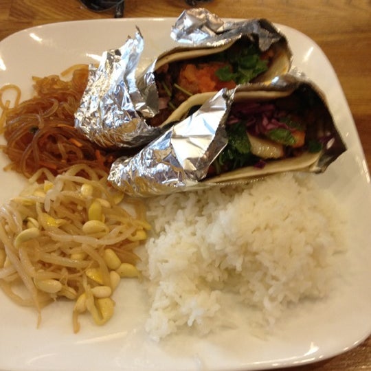 Foto tirada no(a) Korean Barbecue and Grill (KBG) por Justin K. em 8/3/2012
