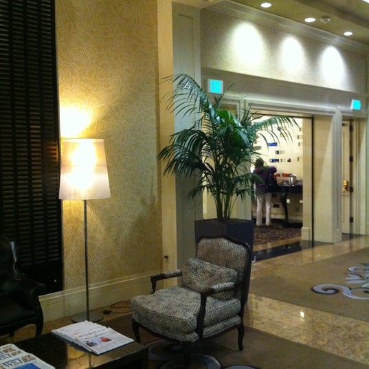รูปภาพถ่ายที่ The Alexis Royal Sonesta Hotel Seattle โดย Urvaksh เมื่อ 6/21/2011