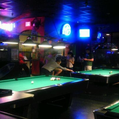 Photo taken at Peabody&#39;s Restaurant. Bar &amp; Billiards by Jeri R. on 11/26/2011
