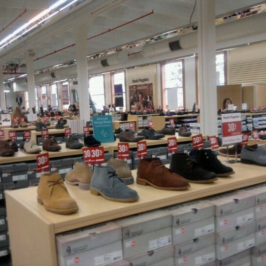 Снимок сделан в Rockford Footwear Depot пользователем Jacob D. 12/29/2011