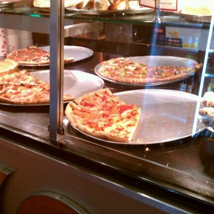 Photo taken at Pizza Mercato by Amik ☠. on 9/8/2011