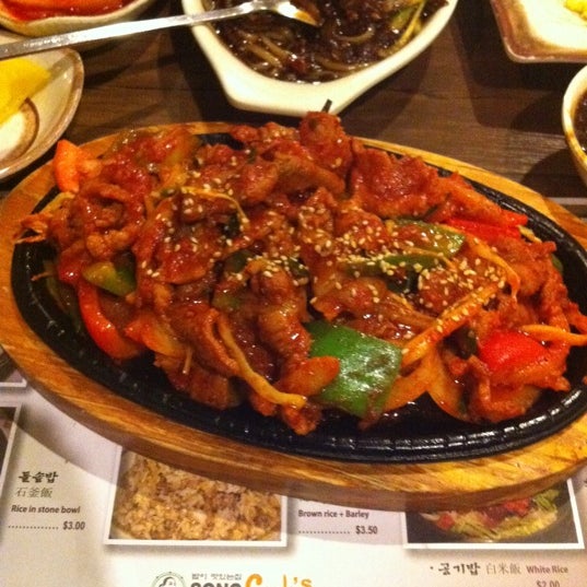 Foto tomada en Song Cook&#39;s Authentic Korean Restaurant  por Karen L. el 2/19/2012