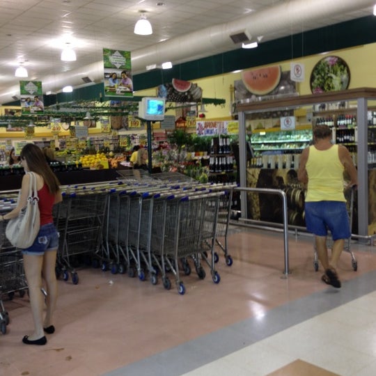 Foto tirada no(a) Savegnago Supermercados por A F M. em 4/12/2012