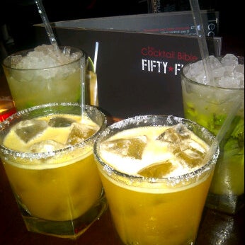 Foto tomada en Fifty Five Bar  por Katherine S. el 6/20/2012