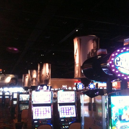Photo prise au Hollywood Casino Perryville par Alley L. le1/20/2011