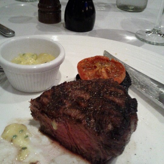 Photo taken at London Steakhouse Co. by Jeanne L. on 8/27/2012