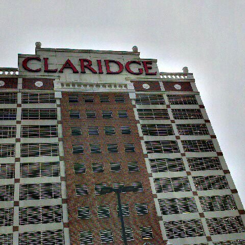 Foto tirada no(a) The Claridge - a Radisson Hotel por Robin J. em 10/18/2011