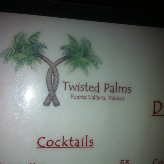 Foto scattata a Twisted Palms Rooftop Lounge da Tim L. il 5/20/2012