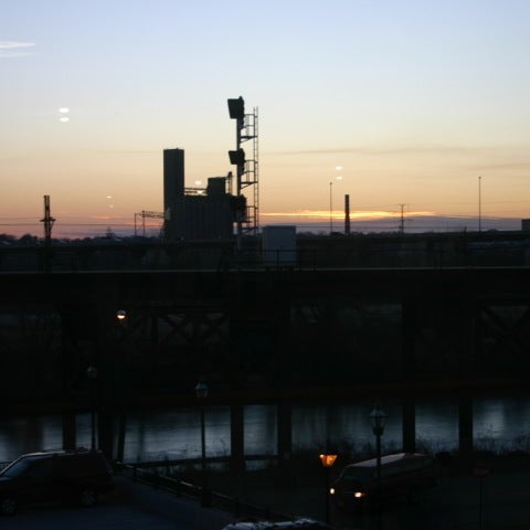 รูปภาพถ่ายที่ Big River โดย Jeff J. เมื่อ 1/19/2012