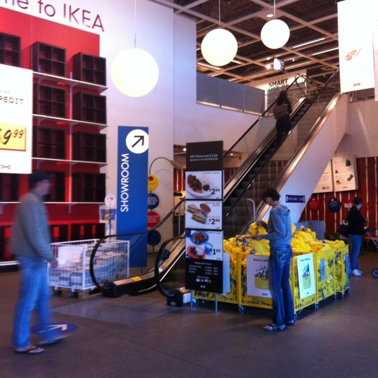 9/14/2011에 Sonia D.님이 IKEA Edmonton에서 찍은 사진