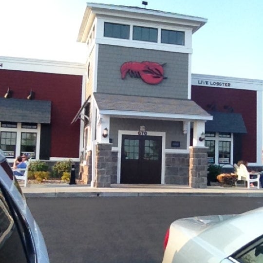 Red Lobster - 670 NW Blue Pkwy