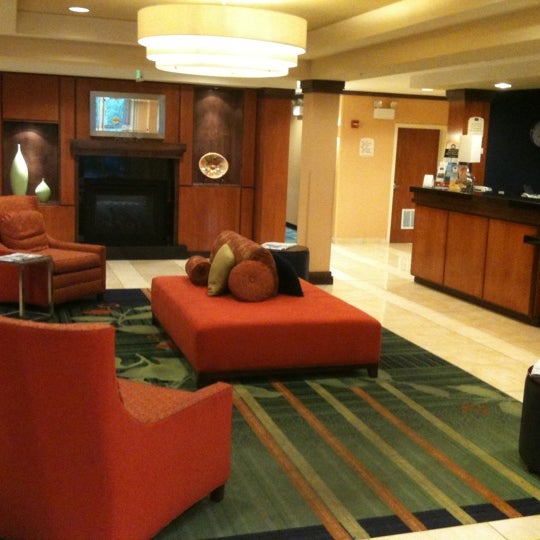 Foto tirada no(a) Fairfield Inn &amp; Suites por Chuck S. em 9/26/2011