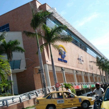 รูปภาพถ่ายที่ Centro Comercial Portal del Prado โดย Nicolás O. เมื่อ 5/16/2011