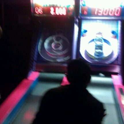 รูปภาพถ่ายที่ Recess Arcade Bar โดย David P. เมื่อ 4/15/2012
