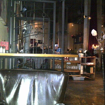 4/20/2012 tarihinde Event D.ziyaretçi tarafından Subeez Cafe Restaurant Bar'de çekilen fotoğraf