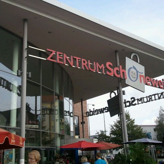 Снимок сделан в Zentrum Schöneweide пользователем Elly 10/5/2011