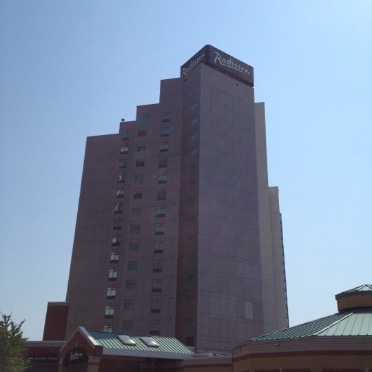Photo taken at Radisson Hotel &amp; Suites Fallsview, ON by Karuna on 8/31/2012