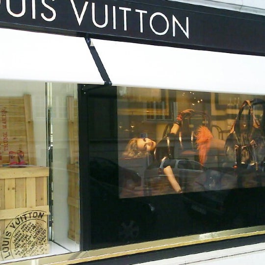 Gøre mit bedste Rejsende købmand samtale Louis Vuitton - Accessories Store in Lisboa
