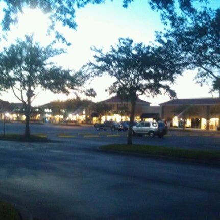 Photo taken at Vero Beach Outlets by Dréa on 4/18/2012