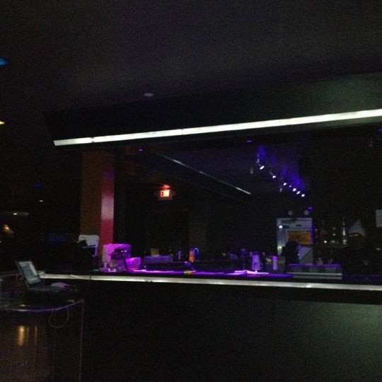 Foto scattata a V Lounge da Shade K. il 3/4/2012